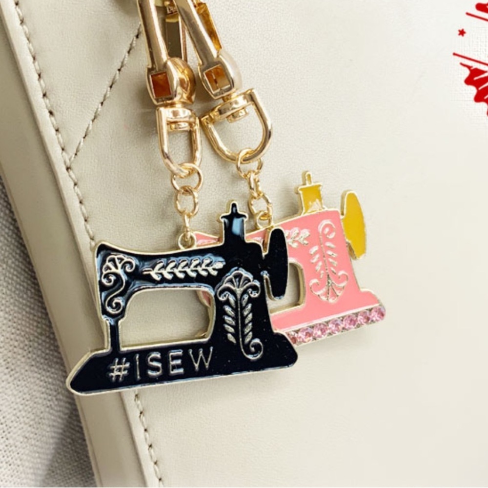 Sewing Machine Charm/Keychain Pink - Picture 4 of 8